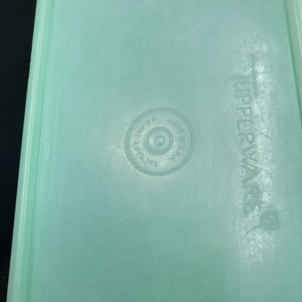 TUPPERWARE Bread Celery Vegetable Keeper Container Jadeite Green 782 892 Vintage